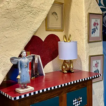 Bed & Breakfast White Rabbit House *
